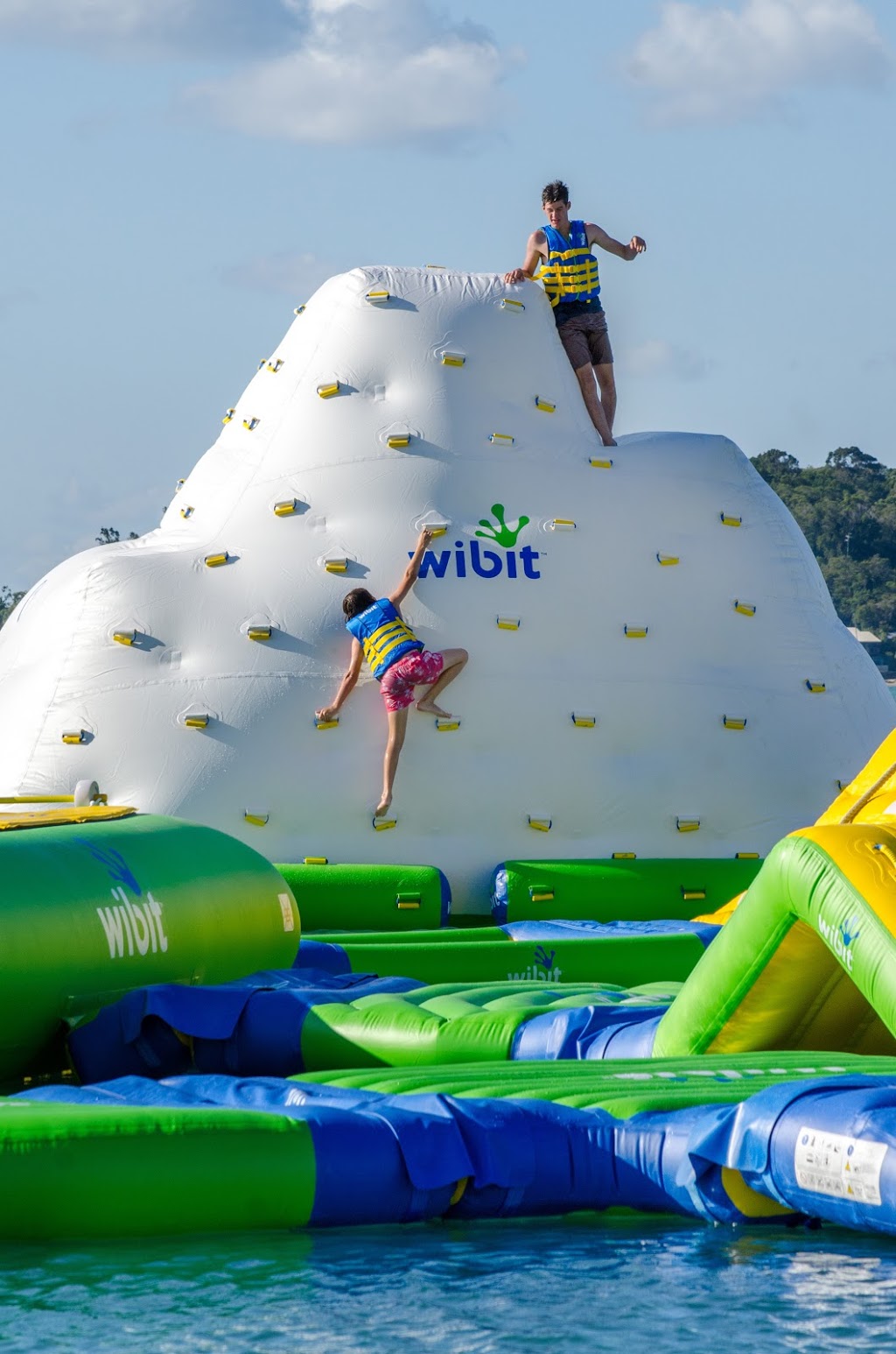 AquaSplash Inflatable Water Park | 42 Masons Parade, Gosford NSW 2250, Australia | Phone: (02) 8325 1705