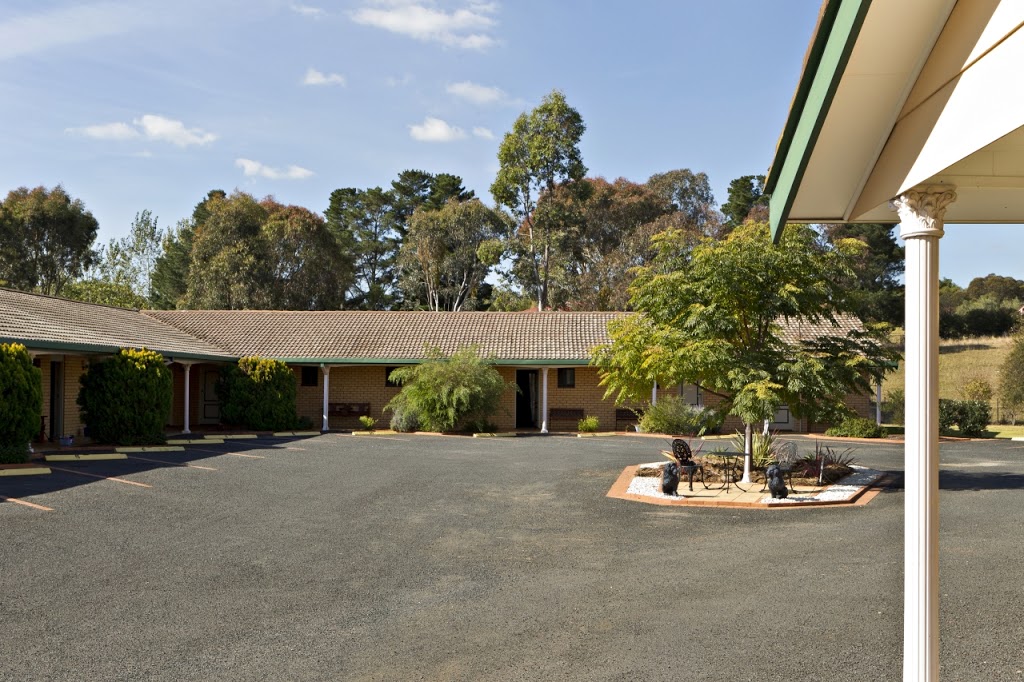 Hilltops Retreat Motor Inn | 4662 Olympic Hwy, Young NSW 2594, Australia | Phone: (02) 6382 3300
