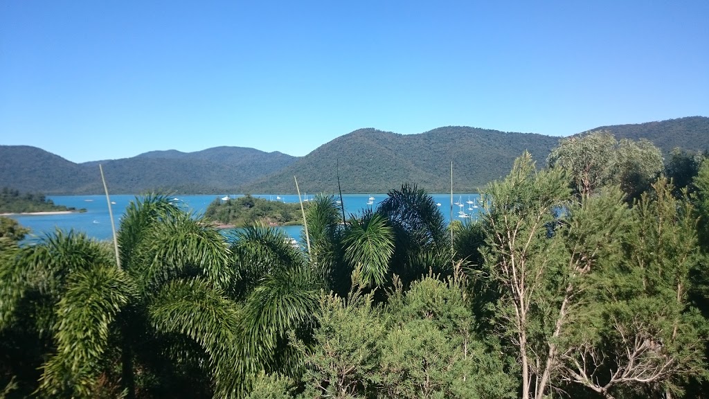 Shute Harbour Slipway | 6 Bay Terrace, Shute Harbour QLD 4802, Australia | Phone: (07) 4948 8239