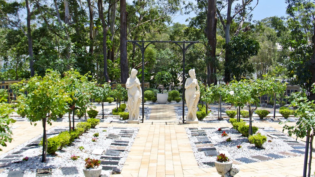 Tweed Heads Memorial Gardens and Crematorium | park | 176 Kirkwood Rd, Tweed Heads South NSW 2486, Australia | 0755242428 OR +61 7 5524 2428