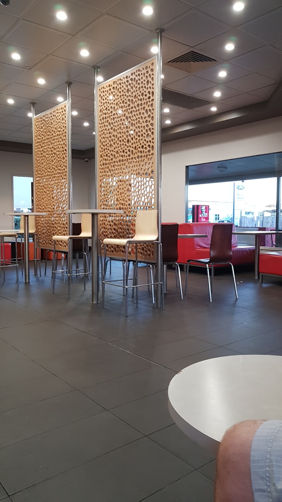 KFC Inverell | meal takeaway | 10/220 Byron St, Inverell NSW 2360, Australia | 0267223640 OR +61 2 6722 3640