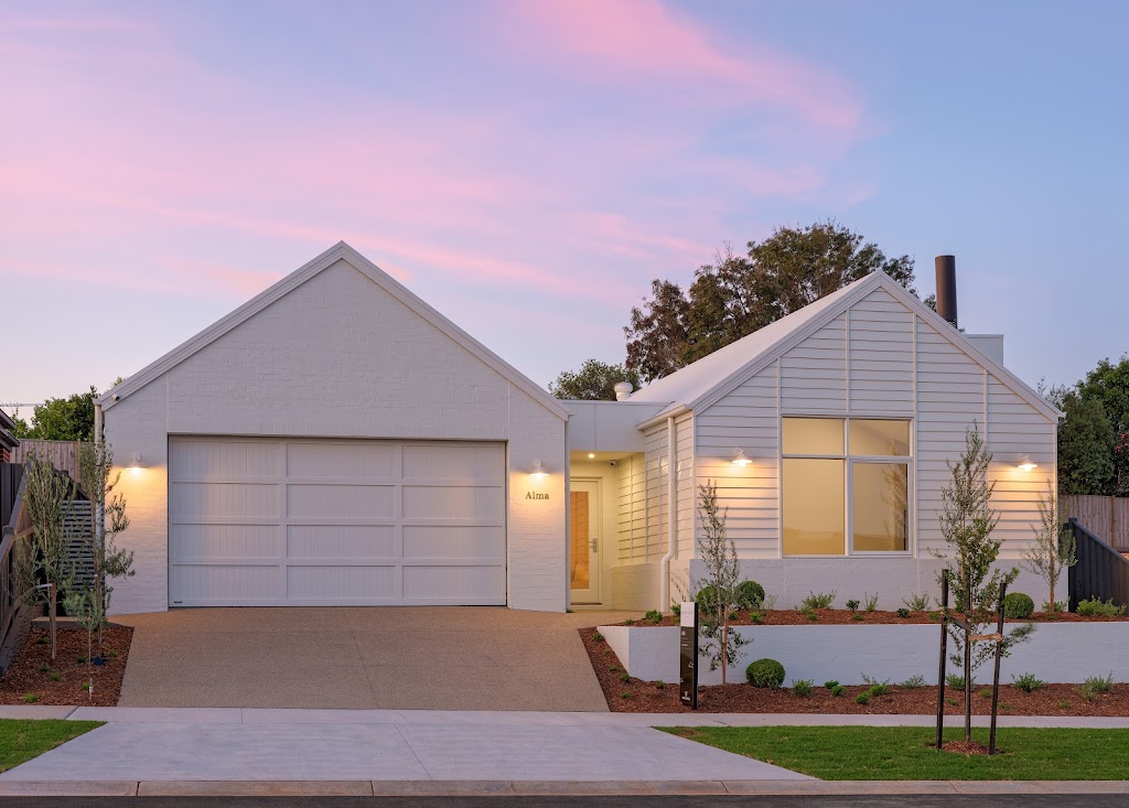 Roseleigh Homes - Warragul Display Home: Alma | 23 Claremont Dr, Warragul VIC 3820, Australia | Phone: (03) 5622 6777