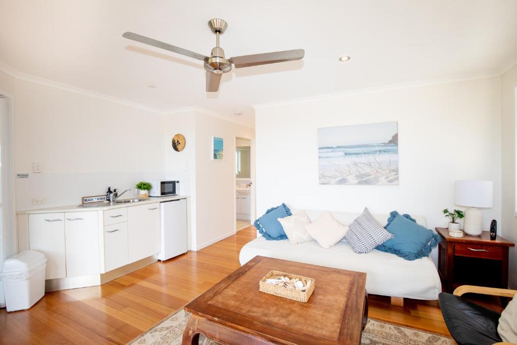 Views on Pratt | Unit 3/5 Pratt Ct, Point Lookout QLD 4183, Australia | Phone: 0418 859 564