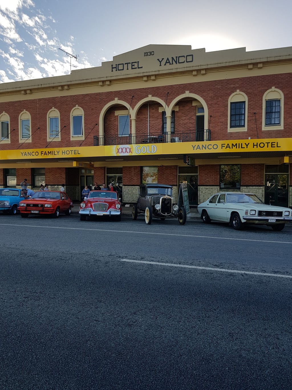 Yanco Hotel | lodging | 1 Main Ave, Yanco NSW 2703, Australia | 0269557253 OR +61 2 6955 7253