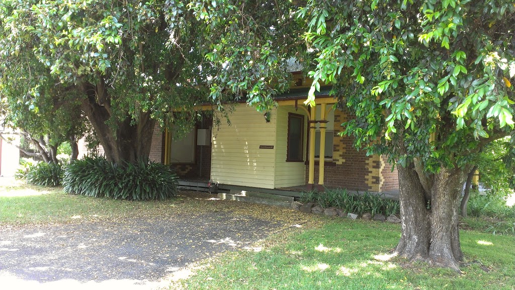 Tara House Bed and Breakfast | lodging | 37 Day St, Bairnsdale VIC 3875, Australia | 0407348478 OR +61 407 348 478