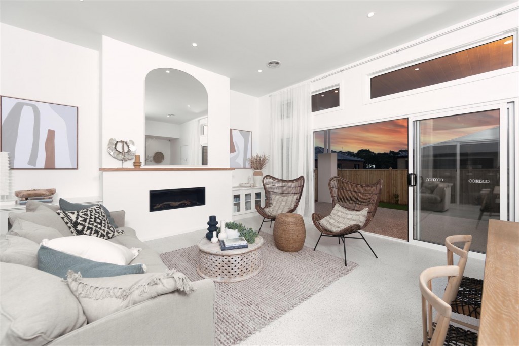 G.J. Gardner Homes - Geelong Display (Beachmere Design) | point of interest | 221 Sovereign Dr, Mount Duneed VIC 3217, Australia | 0352211447 OR +61 3 5221 1447