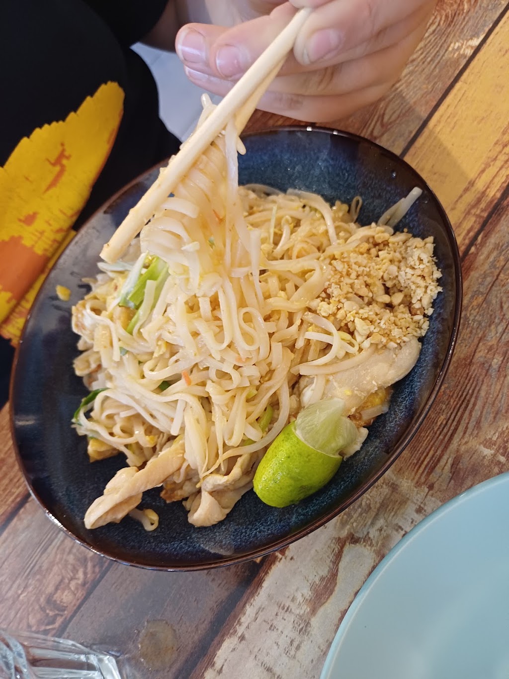 Love Eats Sushi Bar and Thai Restaurant | 3/668 Warburton Hwy, Seville VIC 3139, Australia | Phone: (03) 5919 2285
