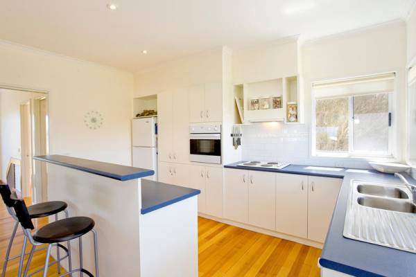 Ocean Mist Holiday Home Apollo Bay | real estate agency | 3 Felicity Ct, Apollo Bay VIC 3233, Australia | 0352372600 OR +61 3 5237 2600