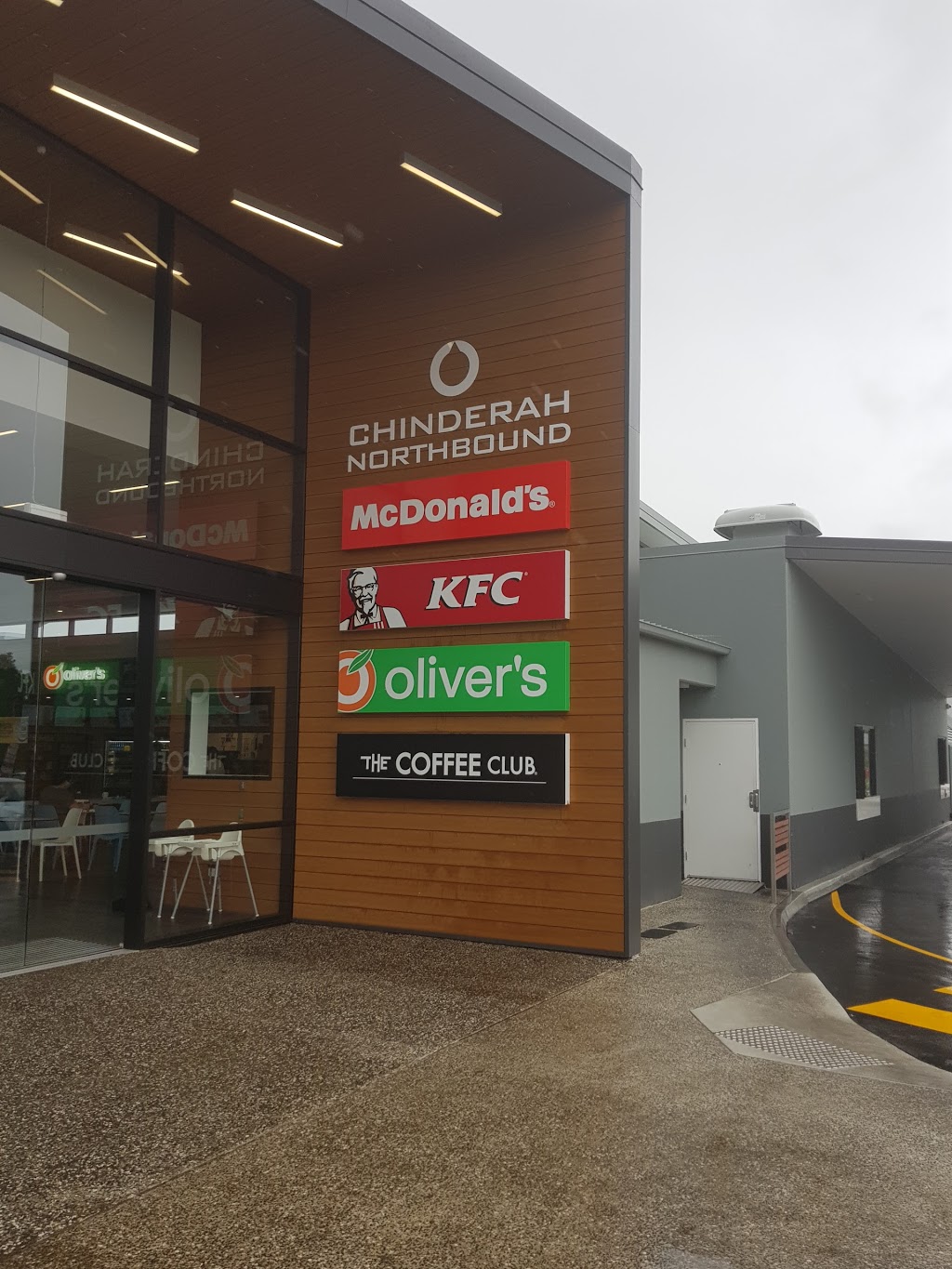 McDonalds Chinderah Northbound | cafe | 9402 Tweed Valley Way, Chinderah NSW 2487, Australia | 0266743150 OR +61 2 6674 3150