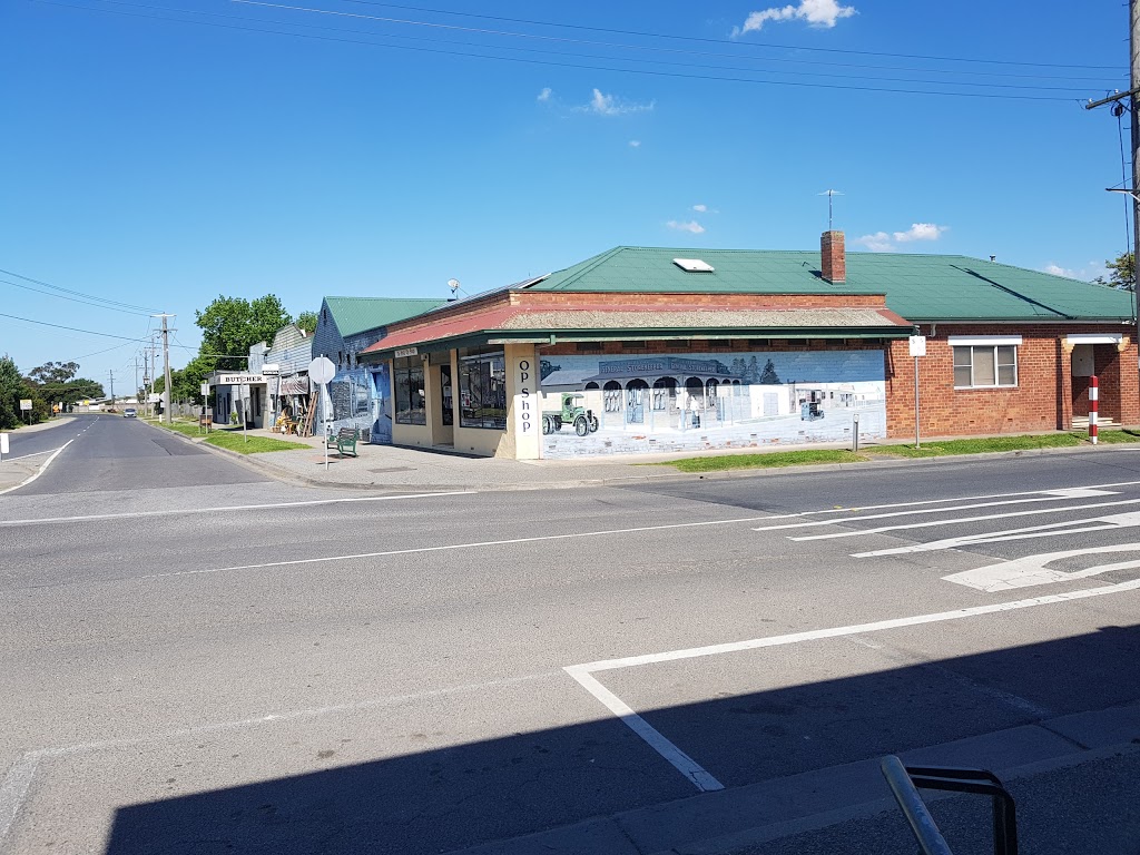 Nar Nar Goon Hotel | 2 Nar Nar Goon Rd, Nar Nar Goon VIC 3812, Australia | Phone: (03) 5942 5221