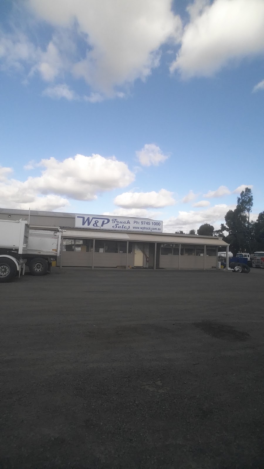 W & P Truck Sales | store | 1280 Hume Fwy, Kalkallo VIC 3064, Australia | 0397451000 OR +61 3 9745 1000