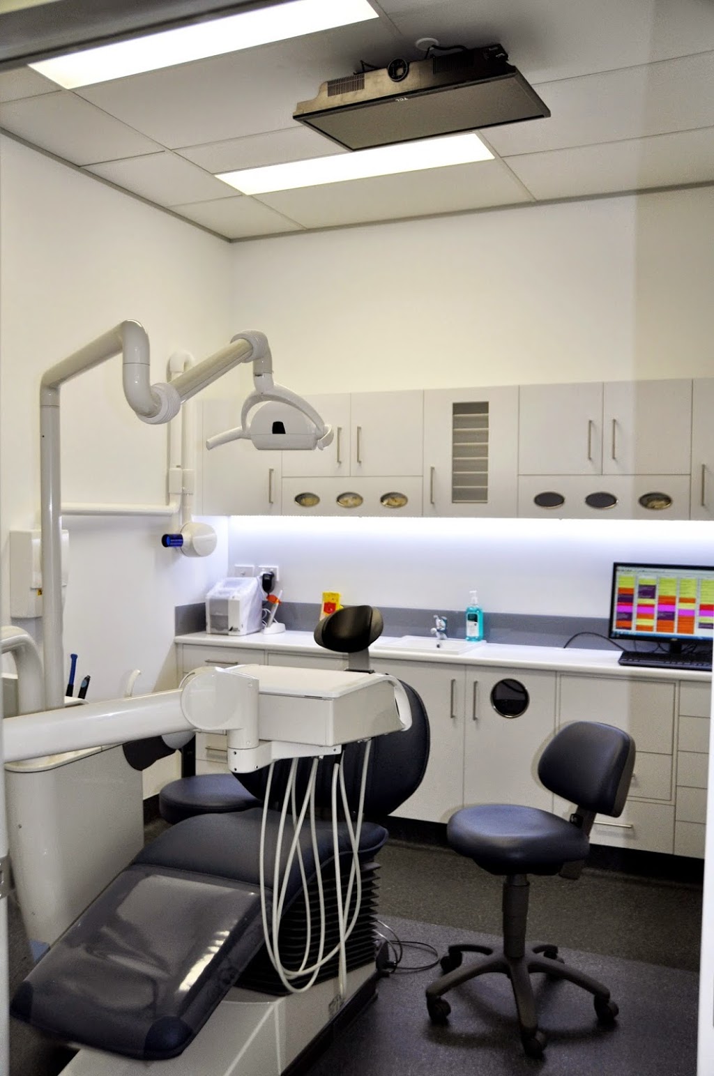Beachmere Dental | dentist | Shop 7, 2 James Road, Beachmere QLD 4510, Australia | 0754968579 OR +61 7 5496 8579