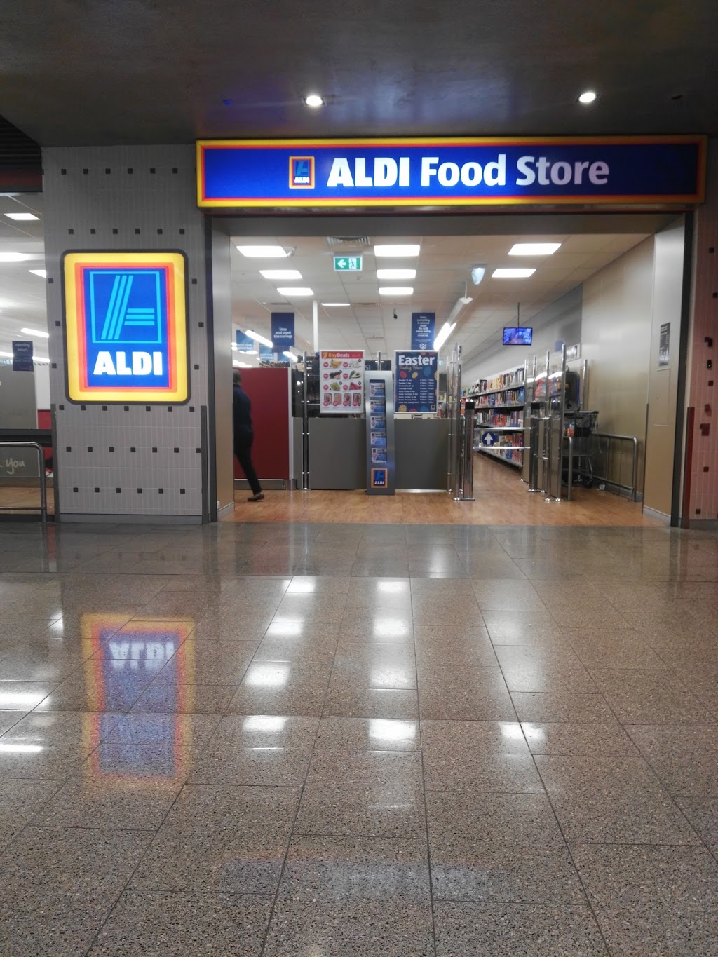 ALDI Dandenong | supermarket | Cnr McCrae & Walker Dandenong Plaza, Clow St, Dandenong VIC 3175, Australia