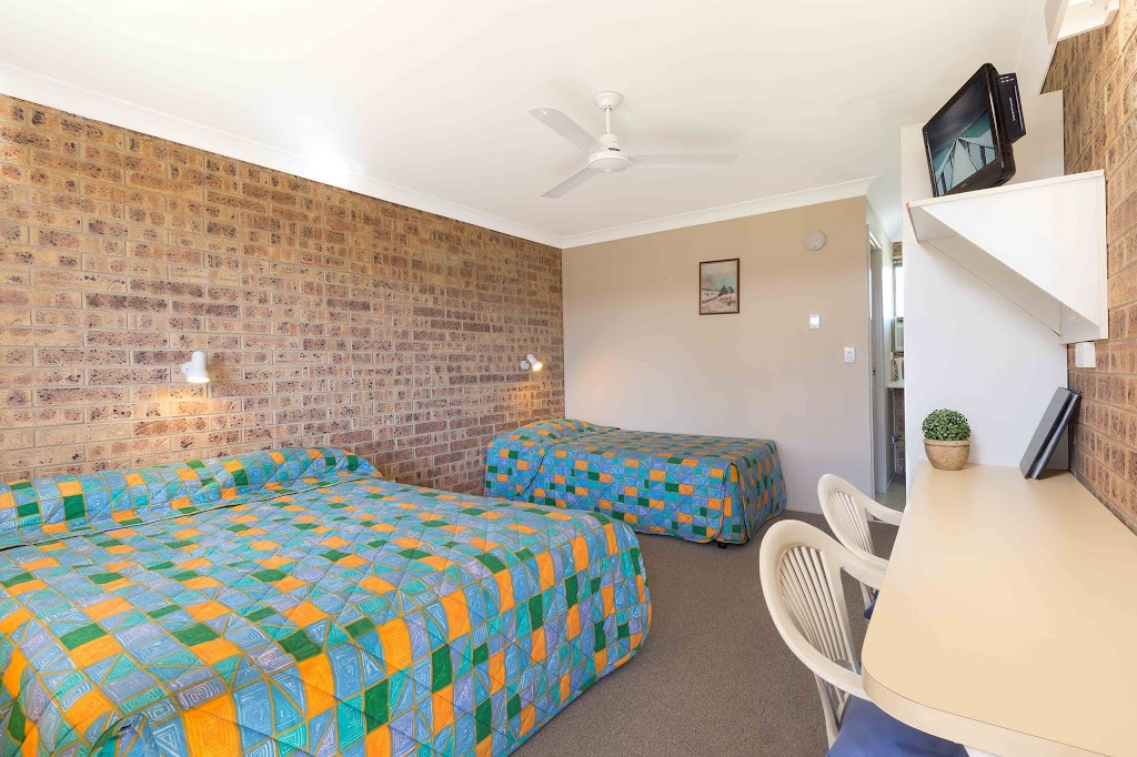 Golden Beach Motor Inn Motel Caloundra | Golden Beach, 3 Baldwin St, Caloundra QLD 4551, Australia | Phone: (07) 5491 2344