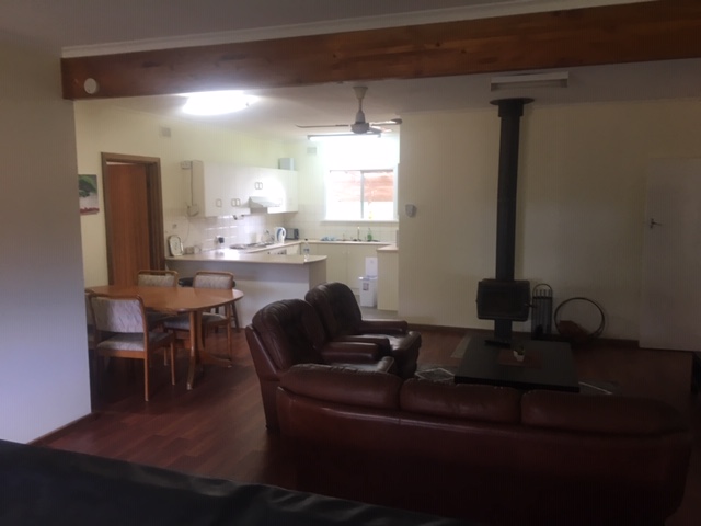 4 Bedroom Accomodation | 112 Wedgewood Rd, Seddon SA 5220, Australia | Phone: 0427 596 073