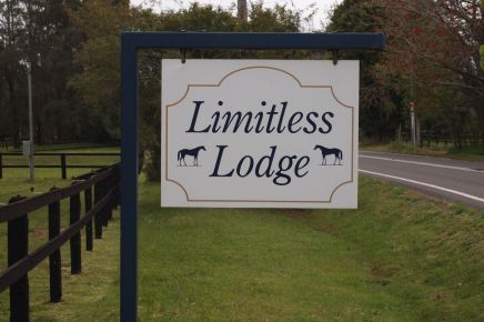 Limitless Lodge |  | 378 Yarramalong Rd, Wyong Creek NSW 2259, Australia | 0418475685 OR +61 418 475 685
