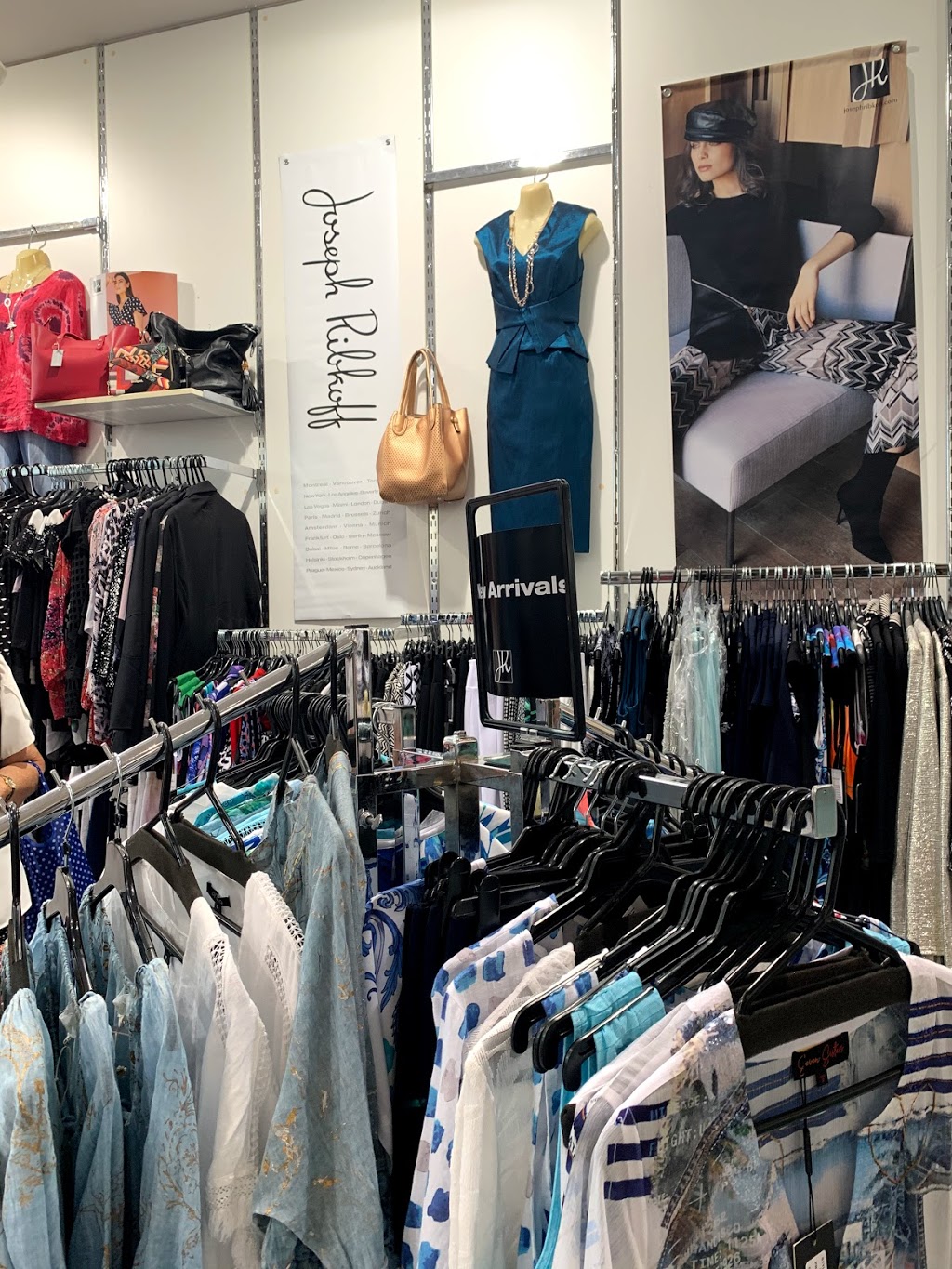 Change Alley | clothing store | Runaway Bay Ave, Runaway Bay QLD 4216, Australia