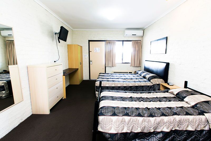 Country Comfort Motto Farm Motel (Newcastle Airport) | 2285 Pacific Hwy, Heatherbrae NSW 2324, Australia | Phone: (02) 4987 1211