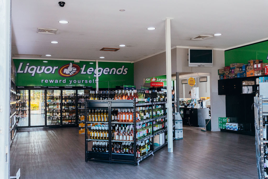 Liquor Legends Drive Thru - The Mayfair Hotel Emerald | 9/11 Mayfair Dr, Emerald QLD 4720, Australia | Phone: (07) 4987 4081