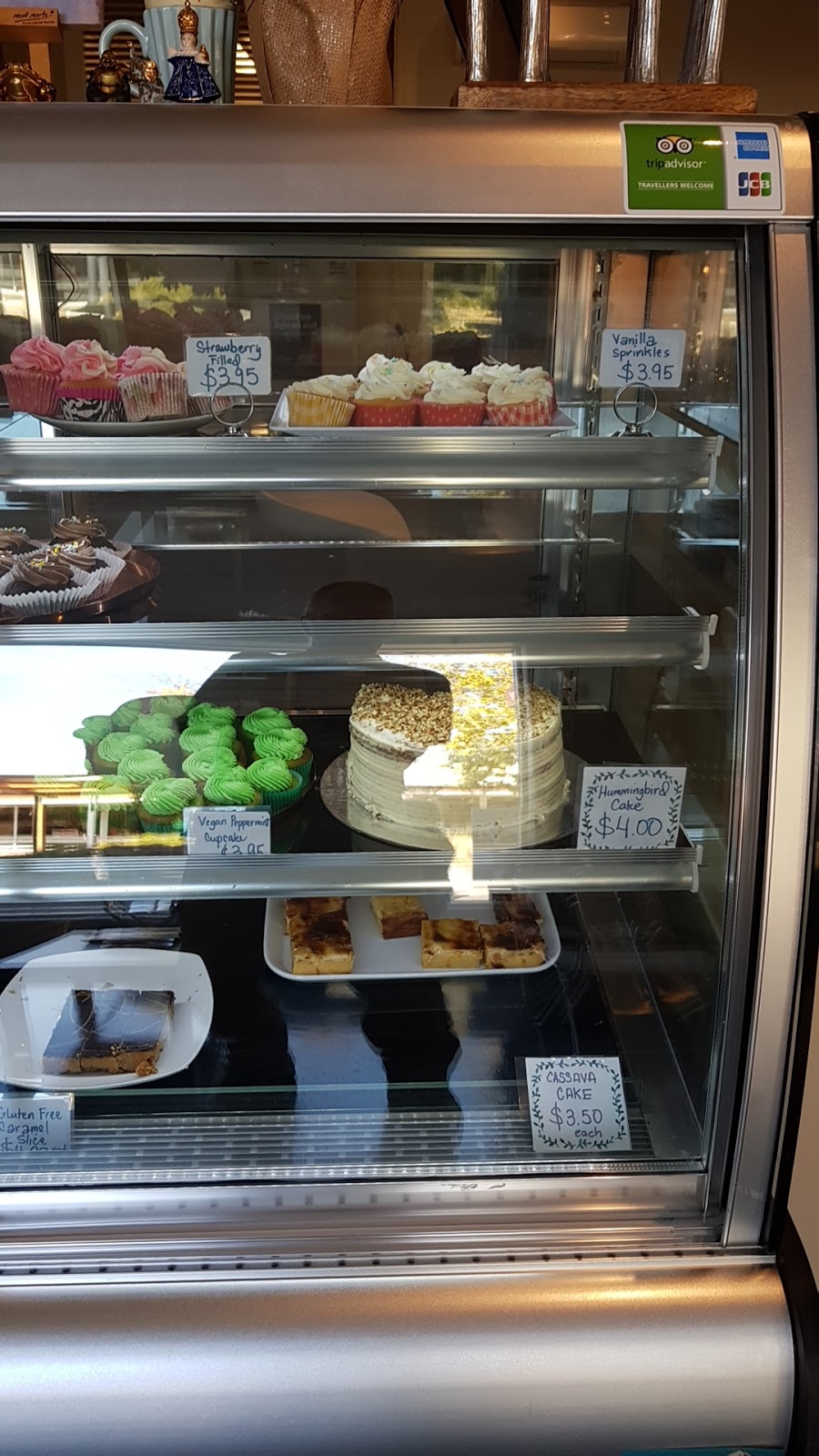 Slice of Heaven Cakes | cafe | Shop number 3/70 Nicholson St, Bairnsdale VIC 3875, Australia