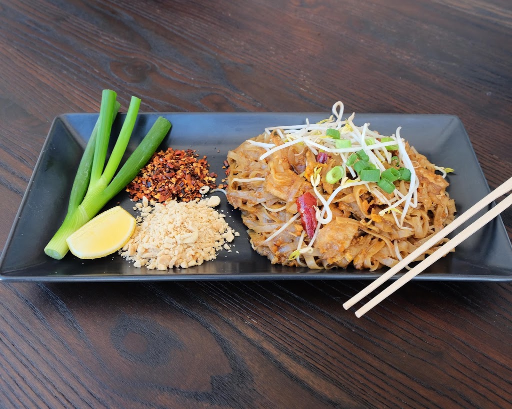 Nuis Thai Take Away | meal takeaway | shop 2/1 Jensen St, Manoora QLD 4870, Australia | 0740533488 OR +61 7 4053 3488