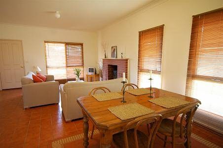 The Cottage on the Murray | lodging | 30 Up River Rd, Rutherglen VIC 3685, Australia | 0260328388 OR +61 2 6032 8388