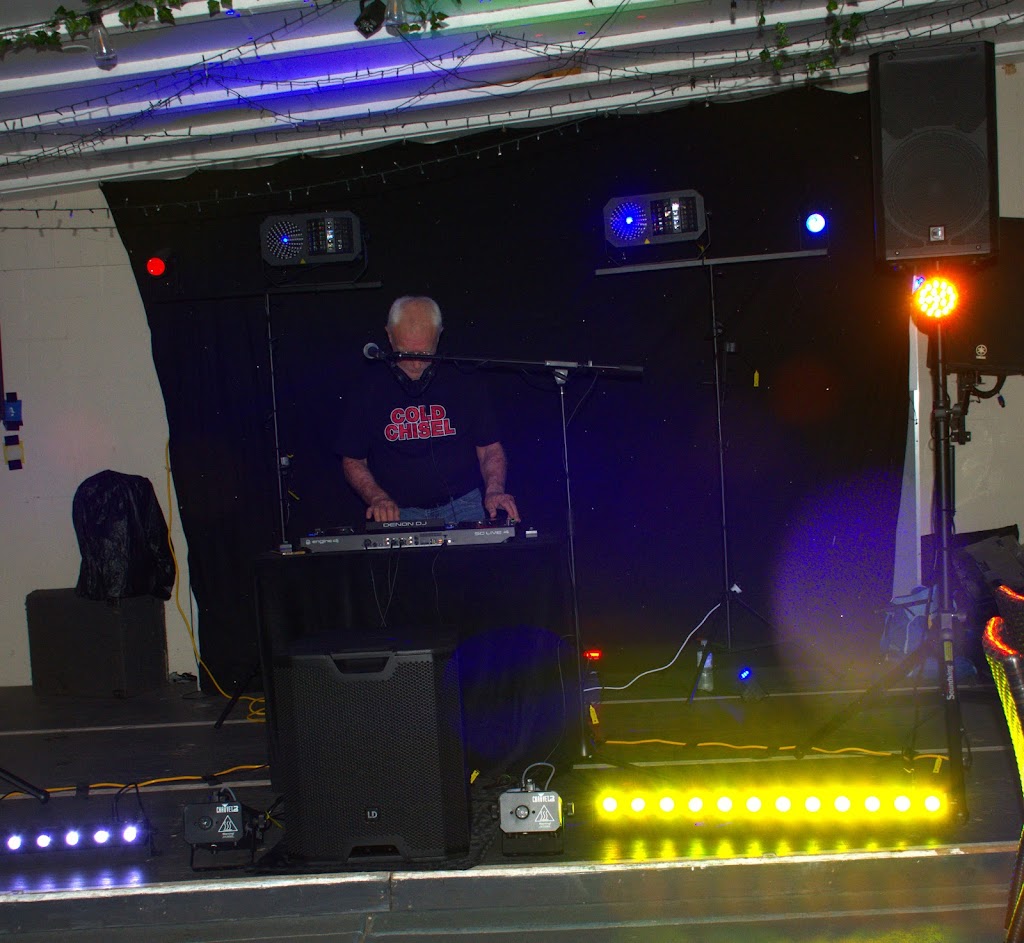 A&J Photographic & DJ Services | 27 Banksia St, Russell Island QLD 4184, Australia | Phone: 0426 231 913