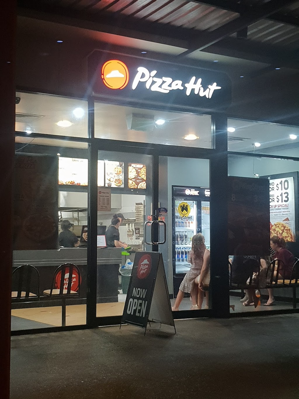 Pizza Hut Narangba | meal delivery | 212-226 Young Rd, Narangba QLD 4504, Australia | 131166 OR +61 131166
