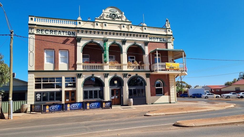 Sheffields Bar, Restaurant and Woodfired Pizzas | 140 Burt St, Kalgoorlie WA 6430, Australia | Phone: (08) 9093 3467