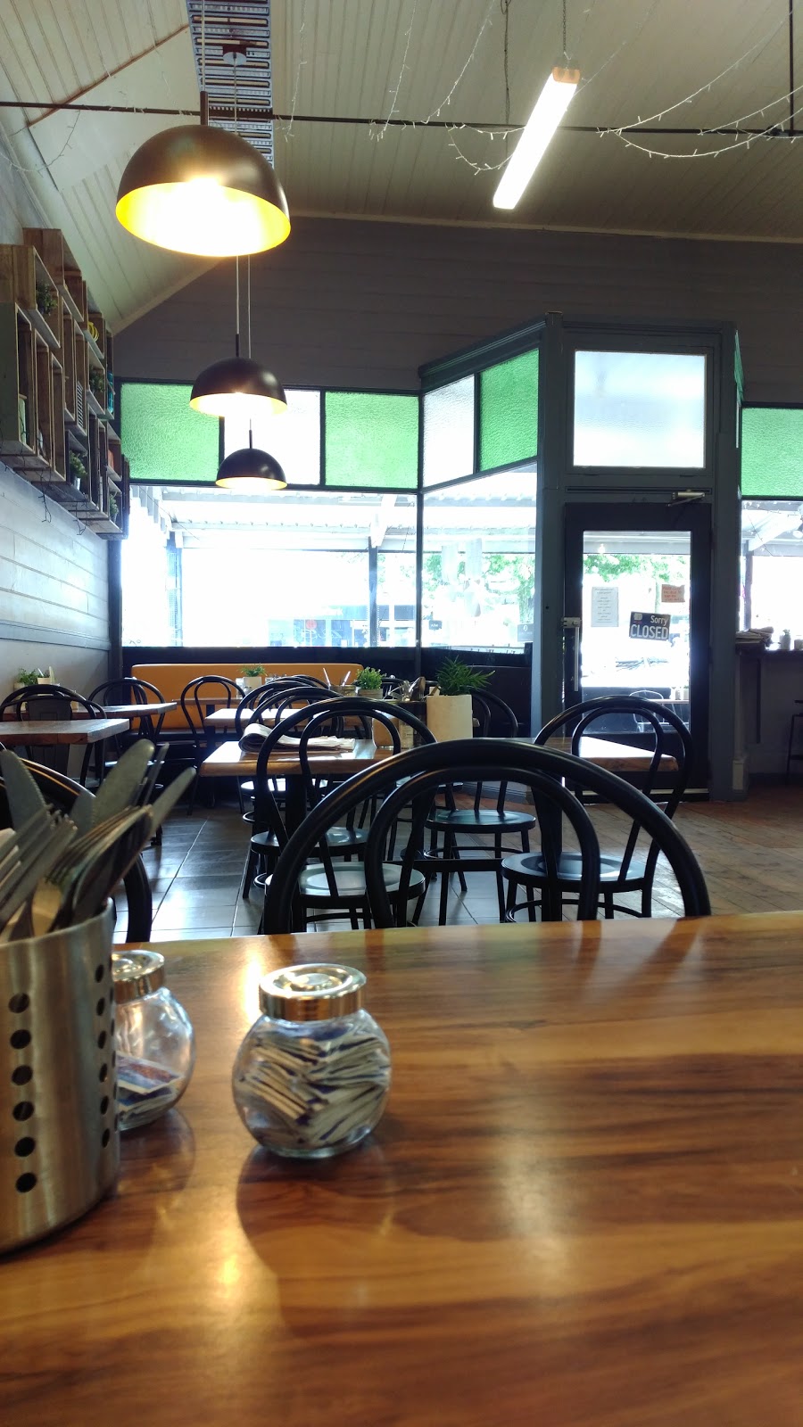 Zest Licenced Cafe | cafe | 1/130 Inglis St, Ballan VIC 3342, Australia | 0353682740 OR +61 3 5368 2740