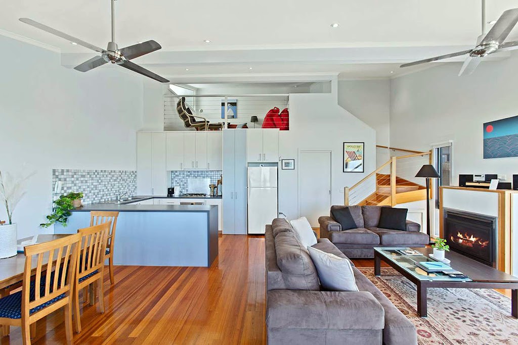 4 Whitecrest Great Ocean Road Resort - Ocean View | 4/5230 Great Ocean Rd, Wongarra VIC 3234, Australia | Phone: 0428 430 367