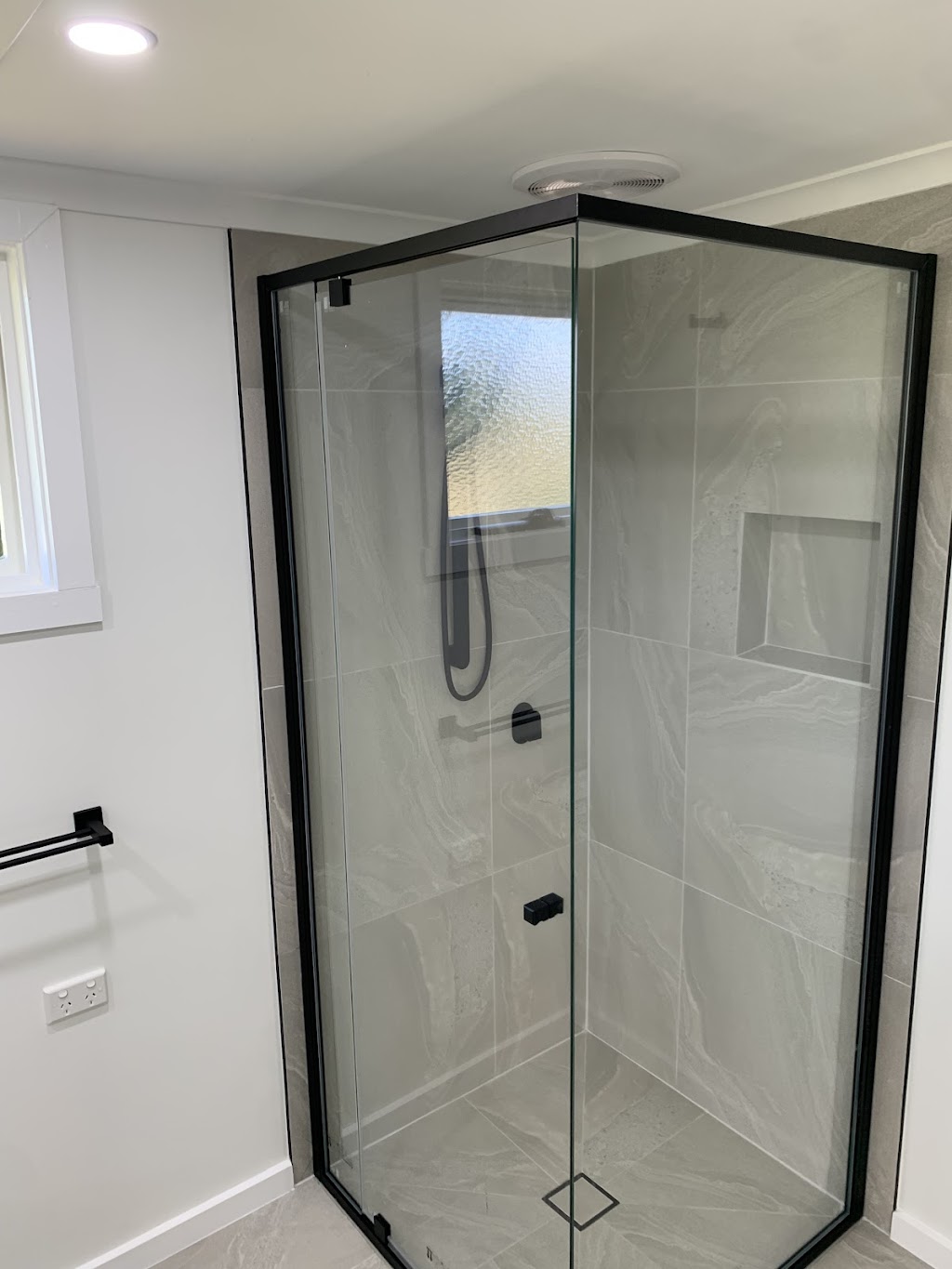 Mint Bathrooms Gippsland | 4 Wellsford St, Stratford VIC 3862, Australia | Phone: 0467 585 700