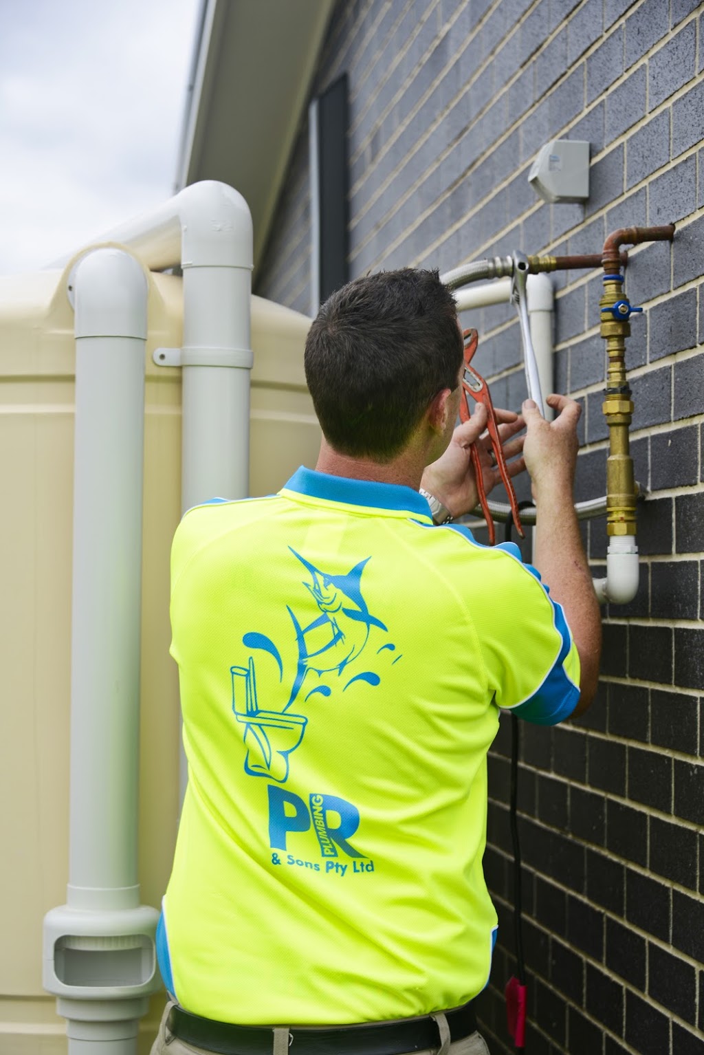 PR Plumbing & Sons Pty Ltd | plumber | 22-24 Young St, West Gosford NSW 2250, Australia | 0243447112 OR +61 2 4344 7112