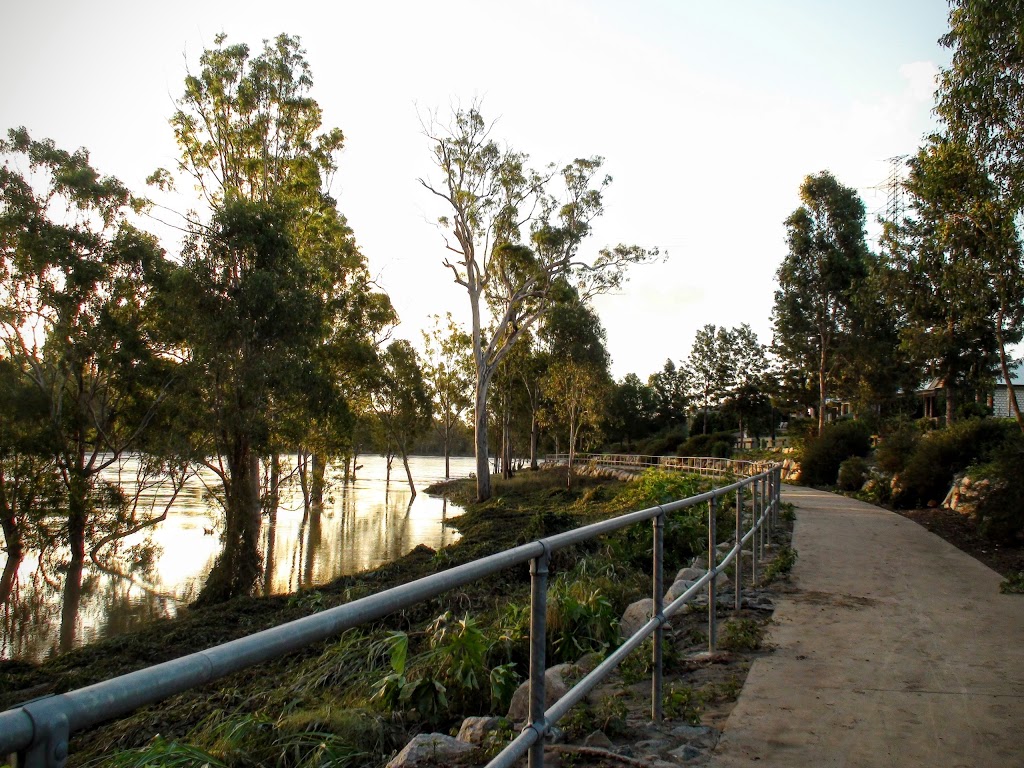 Riverpoint Boulevarde Park | park | 43 Riverpoint Blvd, Riverhills QLD 4074, Australia | 0734038888 OR +61 7 3403 8888
