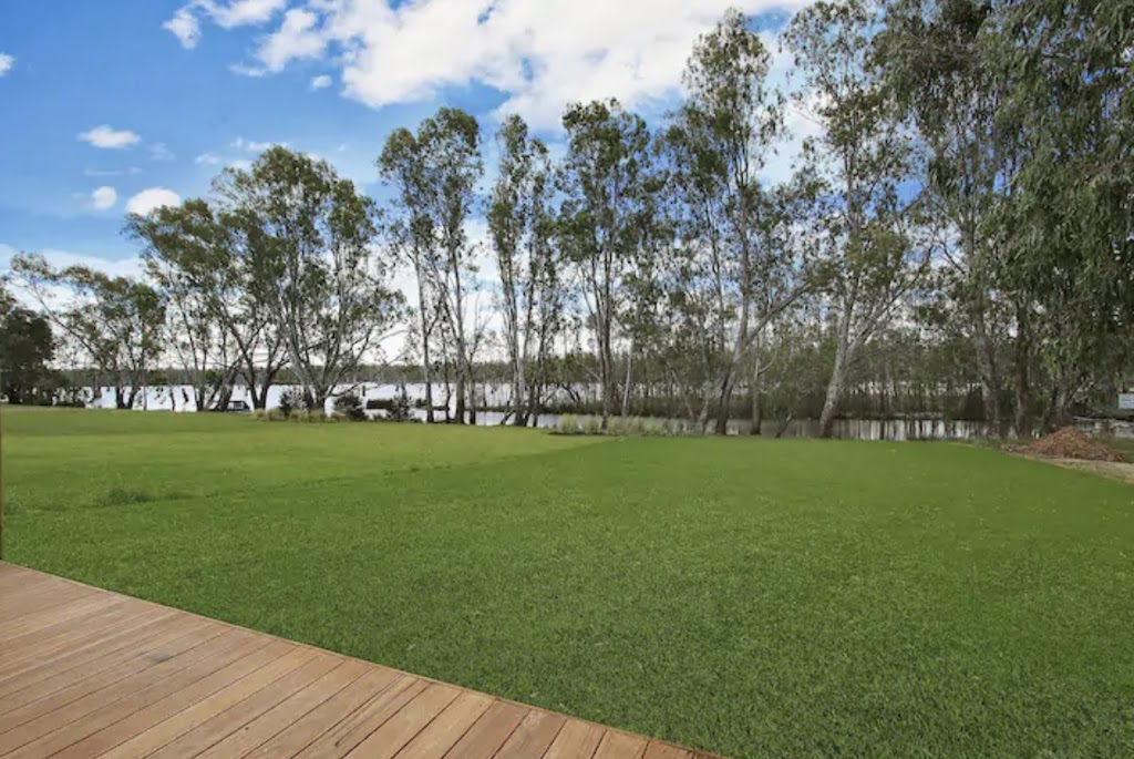 Adori Maloo Waterfront 5 Bedroom 5 Bathroom Home | 56 Lakeside Dr, Bundalong VIC 3730, Australia | Phone: 0408 552 479