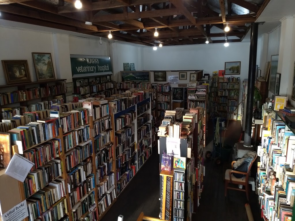 VETTED BOOKS | book store | 120 Giblett St, Manjimup WA 6258, Australia | 0490347064 OR +61 490 347 064