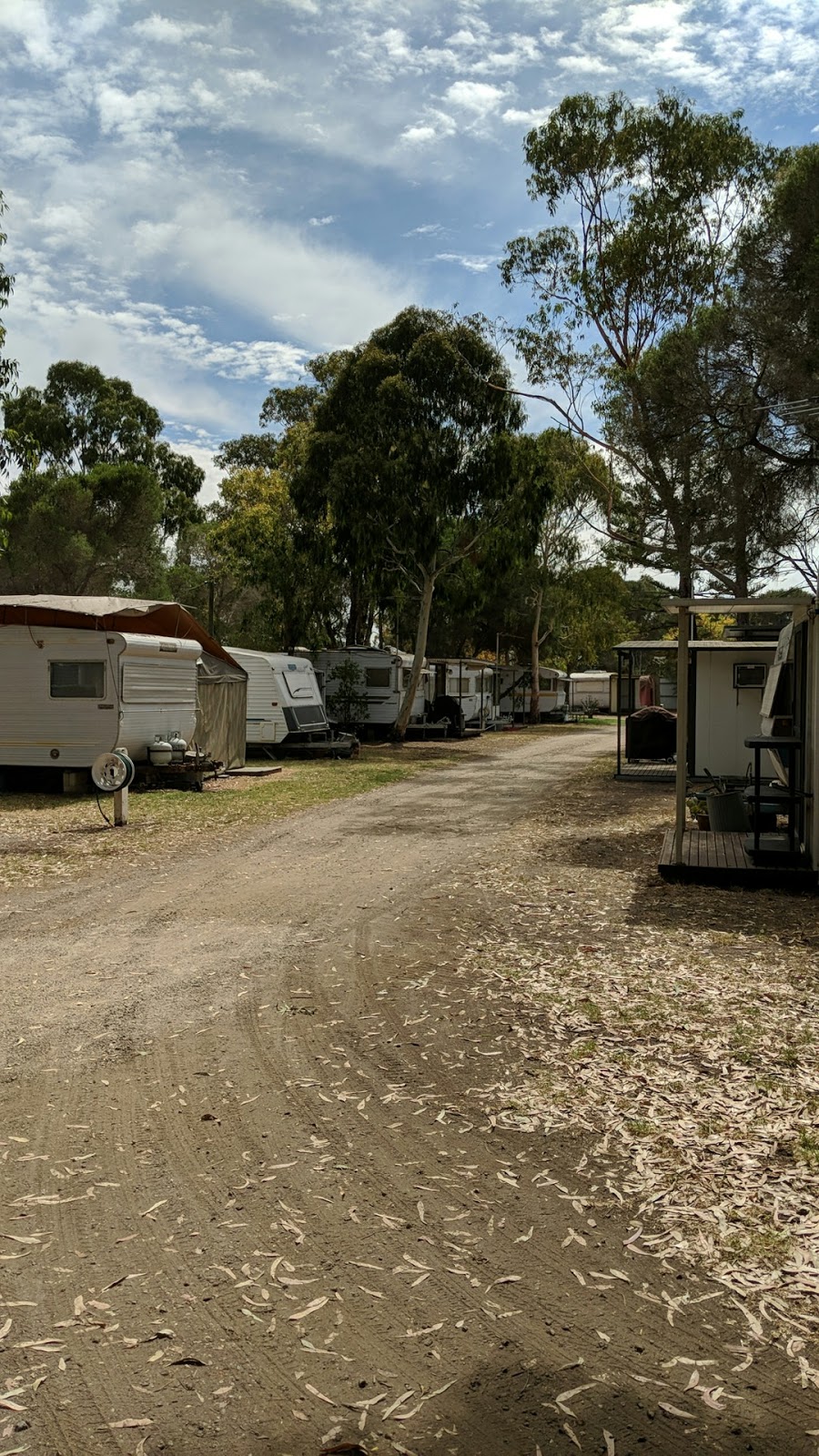 St Leonards Caravan Park | campground | 99 Leviens Rd, St Leonards VIC 3223, Australia | 0352571490 OR +61 3 5257 1490