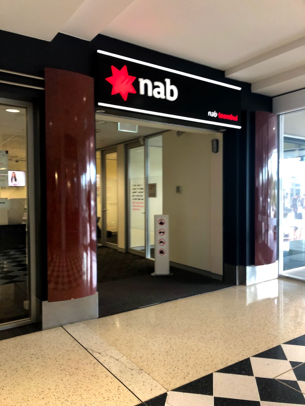 NAB | bank | 101 / 102/1015 Sandgate Rd, Nundah QLD 4012, Australia | 132265 OR +61 132265