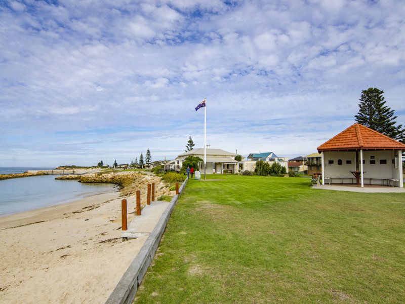 Beachport Harbourmasters | lodging | 1 Beach Rd, Beachport SA 5280, Australia | 0887358197 OR +61 8 8735 8197