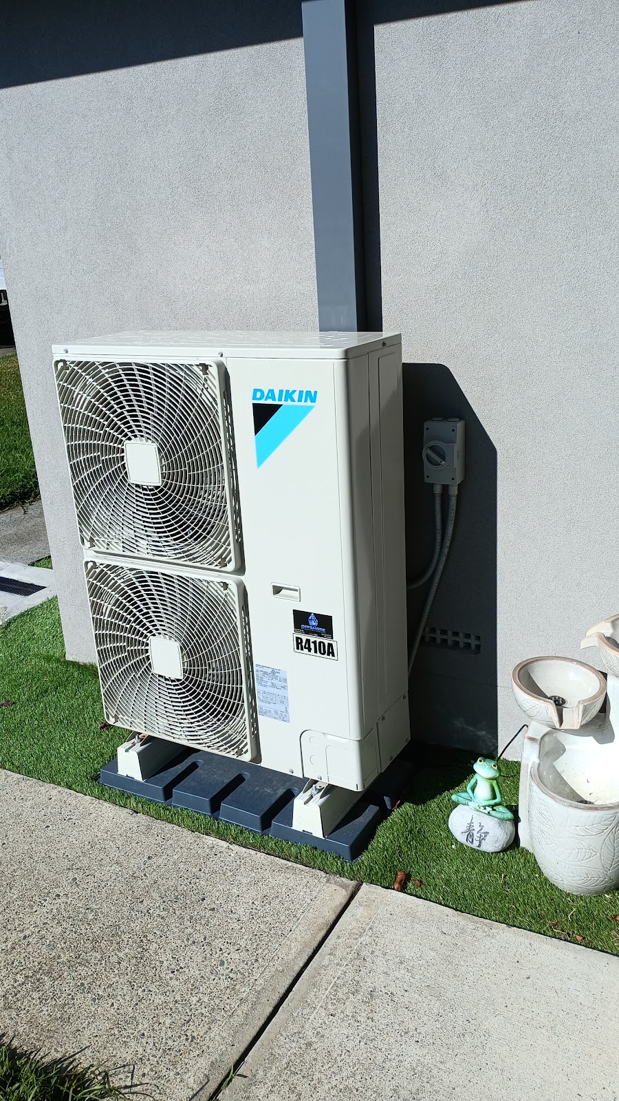 Twin Lakes Air + Solar | Shed 4/1 Botham Cl, Charmhaven NSW 2263, Australia | Phone: (02) 4396 9020