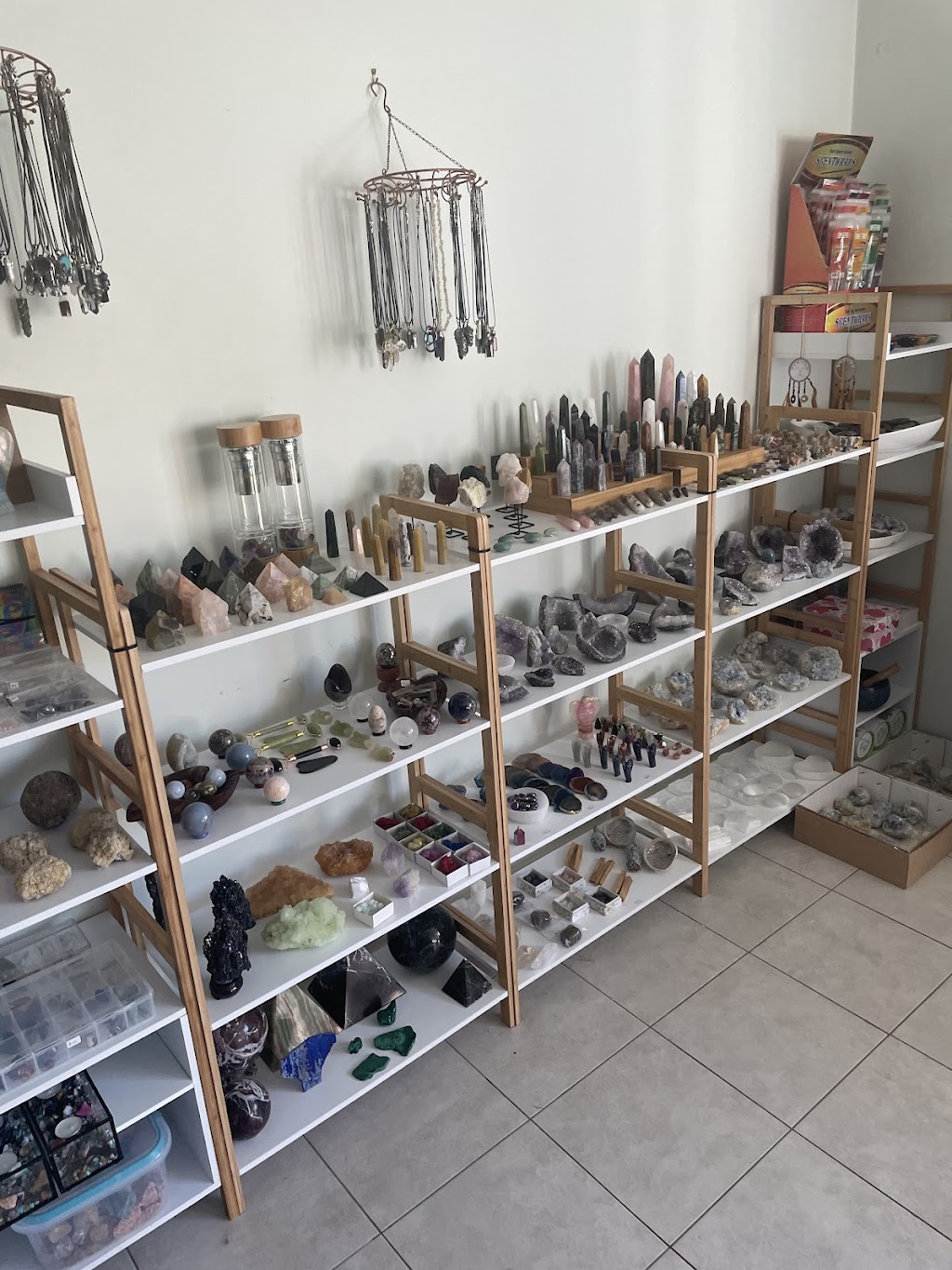 Enchanted Crystal Company | store | 84 Cottage Cres, Kilmore VIC 3764, Australia | 0402997891 OR +61 402 997 891