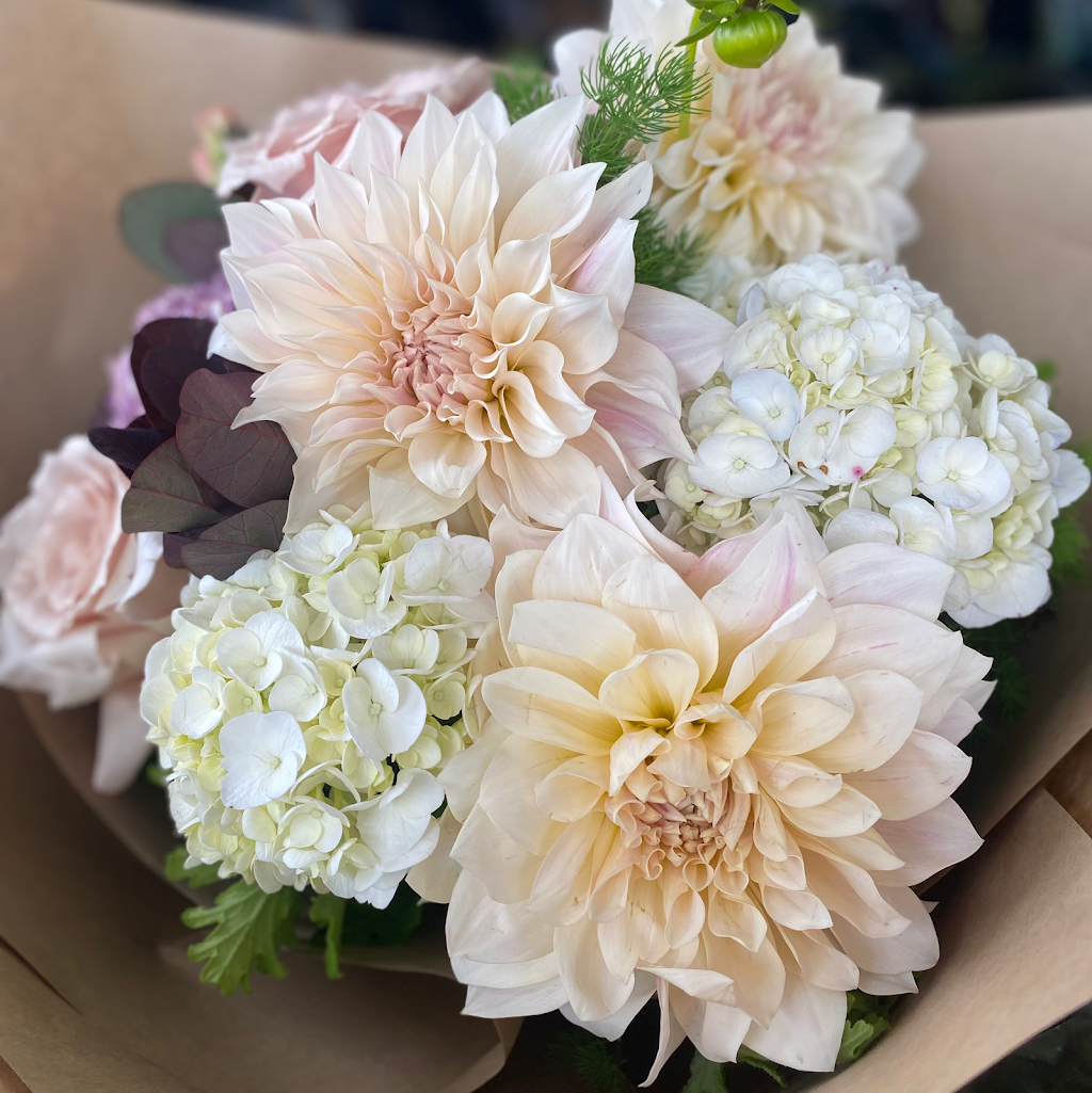 Floral Anthology | florist | Shop 1/70 Prince Edward Dr, Dapto NSW 2530, Australia | 0408621915 OR +61 408 621 915