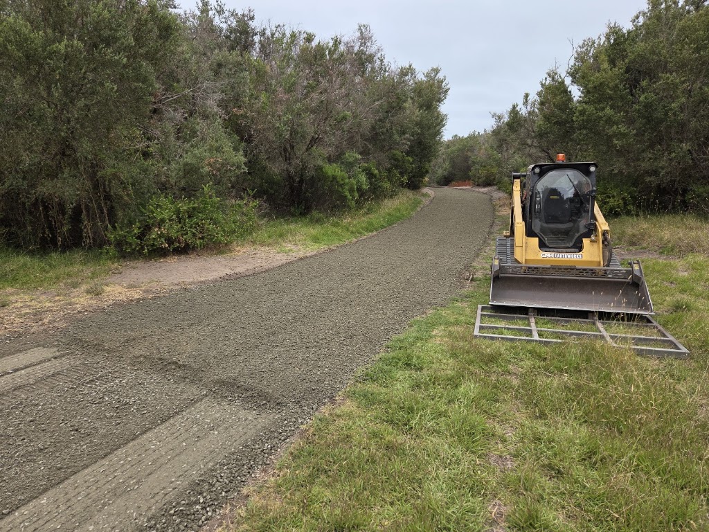 CMH Earthworks | Shop 9/2432 Frankston - Flinders Rd, Bittern VIC 3918, Australia | Phone: 0401 000 072