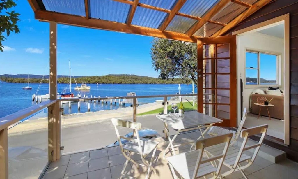 The Jetty Boathouse Airbnb | lodging | 36A Henderson Rd, Saratoga NSW 2251, Australia | 0455789504 OR +61 455 789 504
