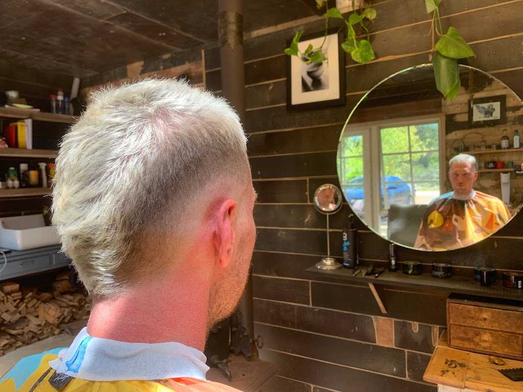 Barefoot Barber | Corner of Ellis rd and, 115 Giacomettis Ln, Coomoora VIC 3461, Australia | Phone: 0429 595 098