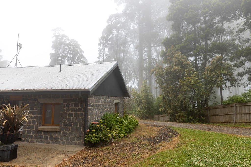 Flophouse Accommodation - Cabin on the Mount | lodging | 950 Mount Macedon Rd, Mount Macedon VIC 3441, Australia | 1300793801 OR +61 1300 793 801