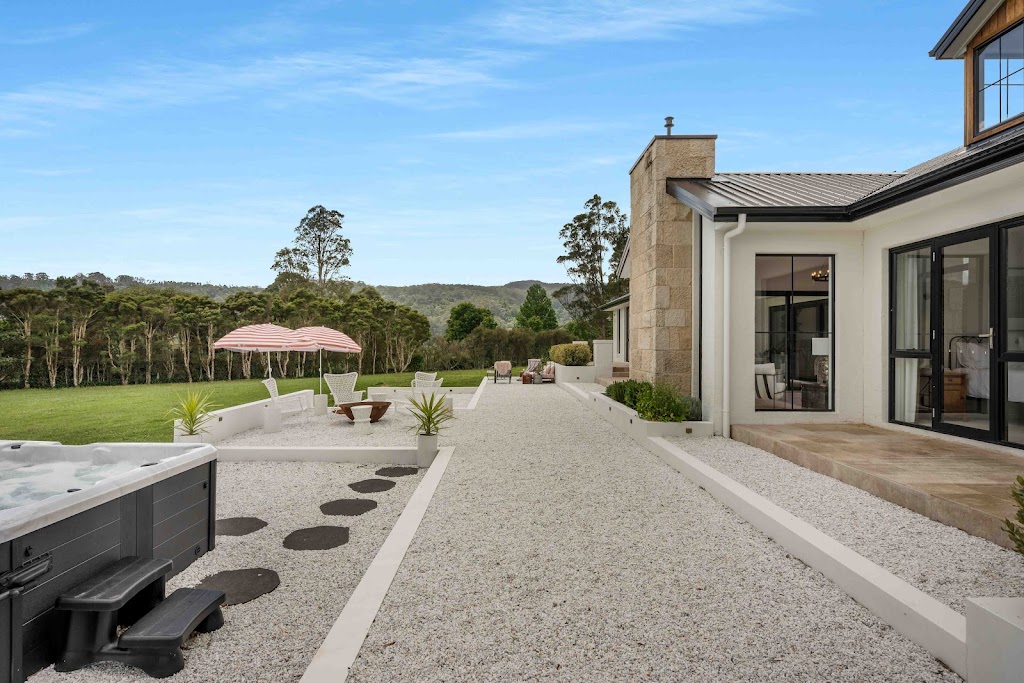Burrugin Lodge | Cedar View Rd, Beaumont NSW 2577, Australia | Phone: (02) 4415 9539