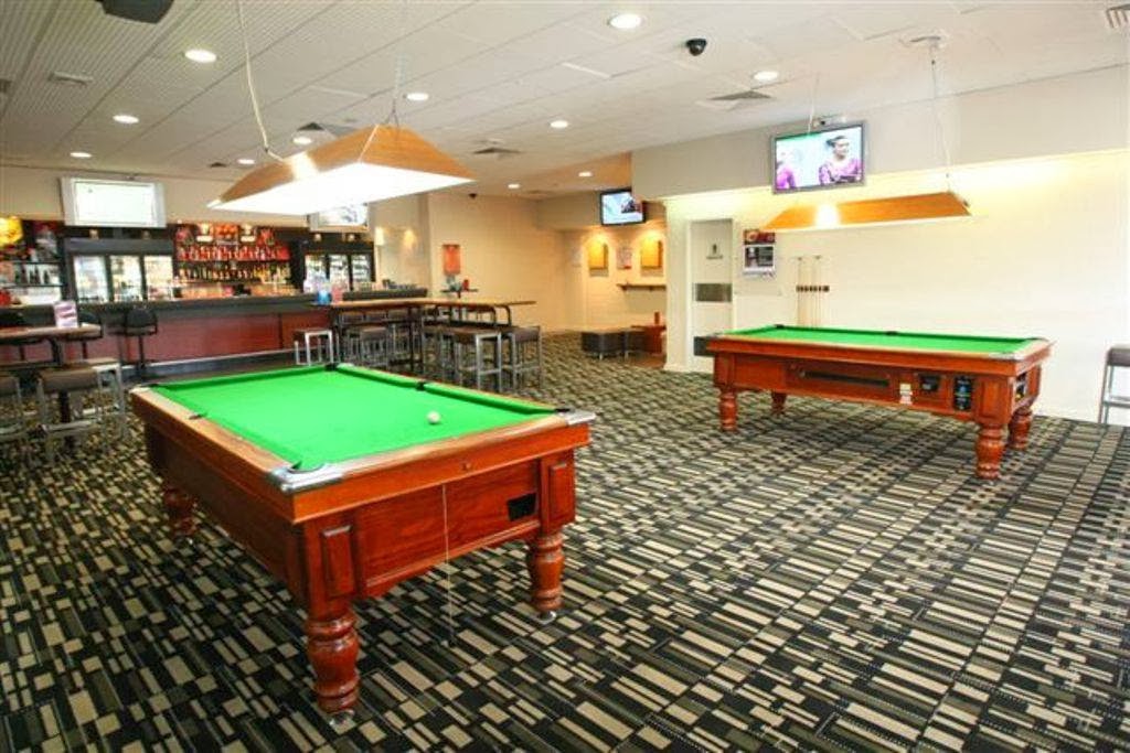 Everton Park Hotel | lodging | 101 Flockton St, Everton Park QLD 4053, Australia | 0738725200 OR +61 7 3872 5200