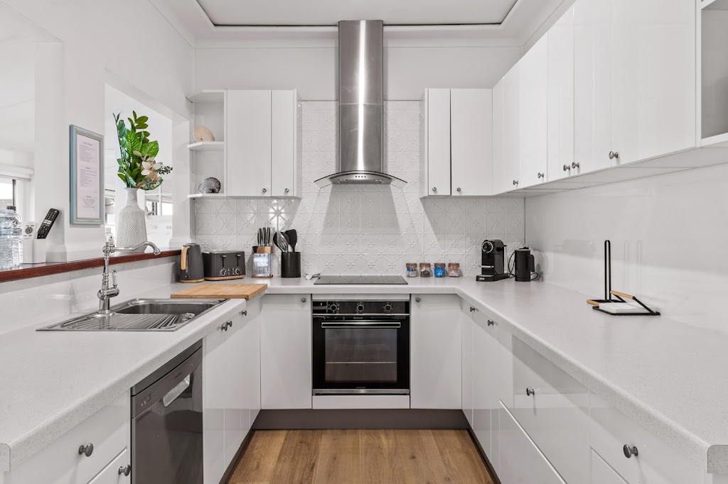 Spa and Chill Lodge Budgewoi | 83 Diamond Head Dr, Budgewoi NSW 2262, Australia | Phone: 0414 294 840