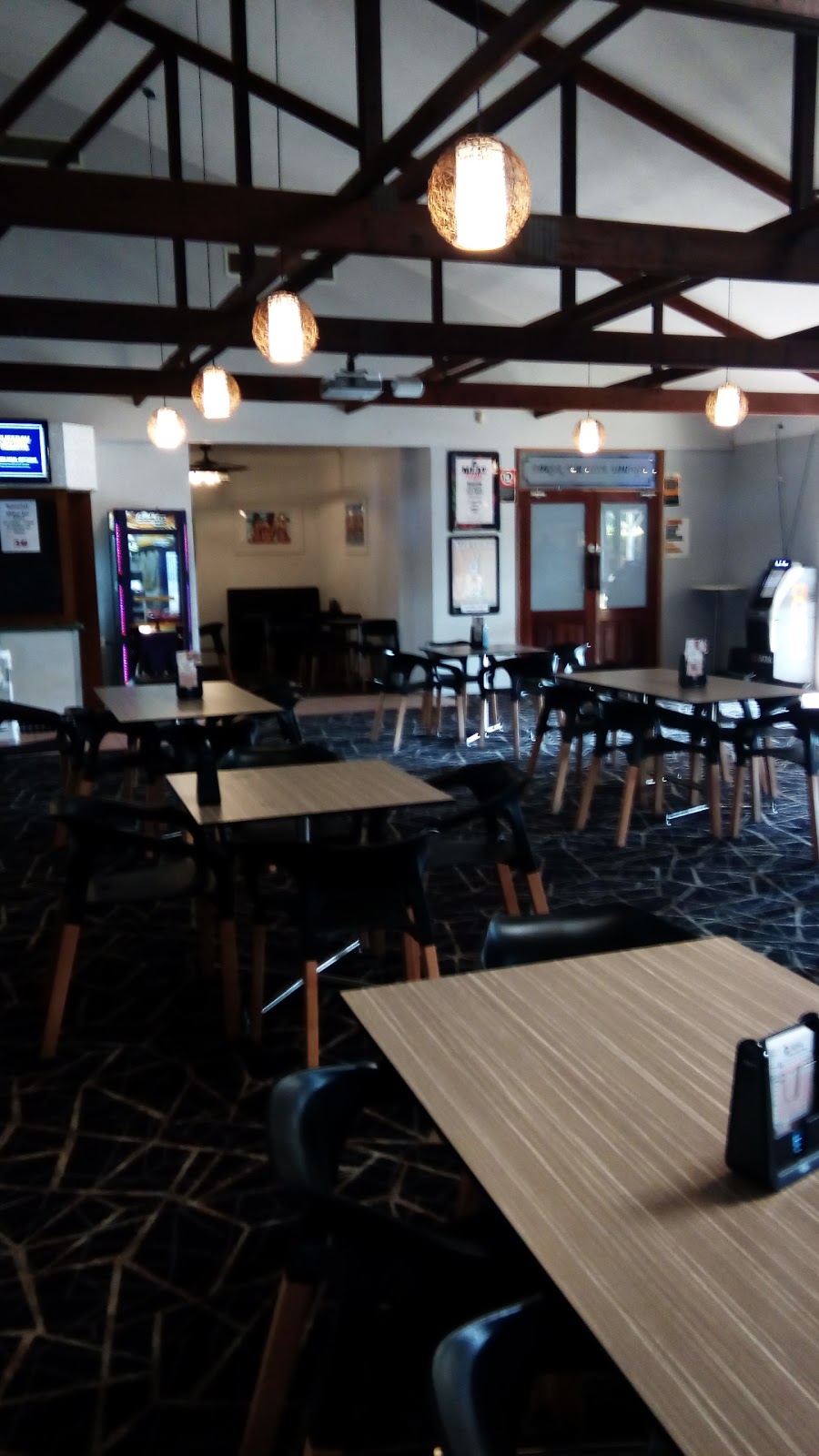 Pottsville Tavern | restaurant | 28-40 Overall Dr, Pottsville NSW 2489, Australia | 0266764999 OR +61 2 6676 4999